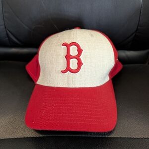 Boston Red Sox Two-Tone Red and Cream Baseball Cap with Embroidered B